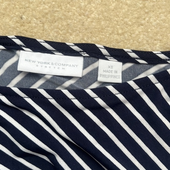 95% Polyester 5% Spandex - Picture 2 of 2